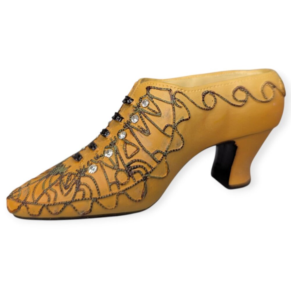 My Treasure by Kingsbridge 1999 Miniature Classic Runway Style Shoe Figure